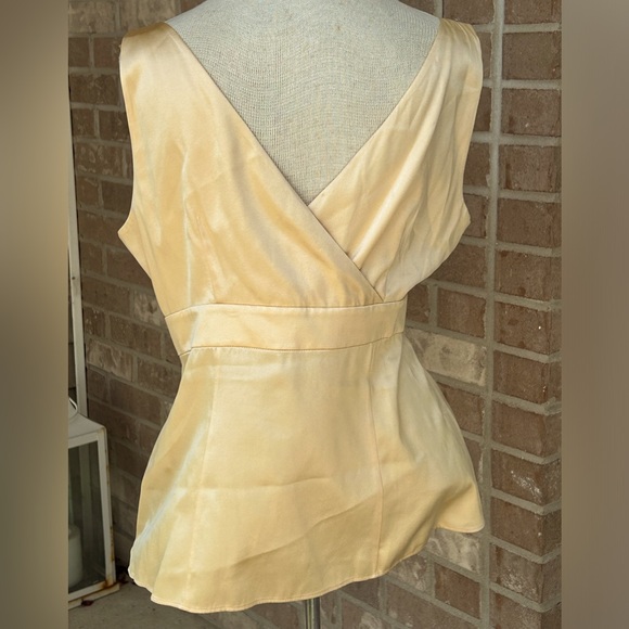 TALBOTS s10 Vintage 💯silk charmeuse peplum top. Looks new! Side zip Soft yellow - Picture 2 of 5